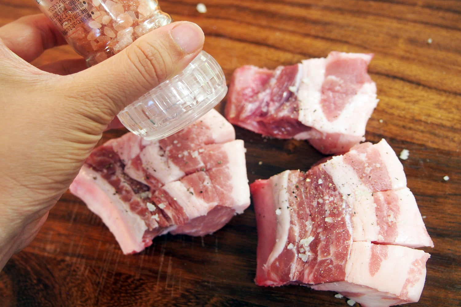 Seasoning the spare ribs