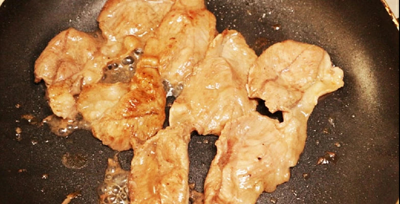 フライパンで焼いたラム肉