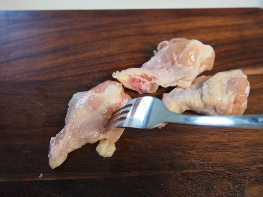 手羽元のローストチキン 材料 穴あけ