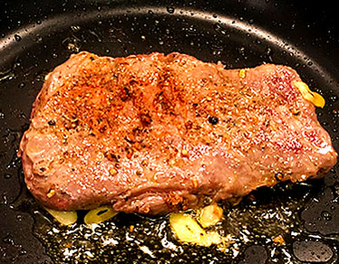 ステーキをフライパンで！お肉のプロが教える美味しい焼き方