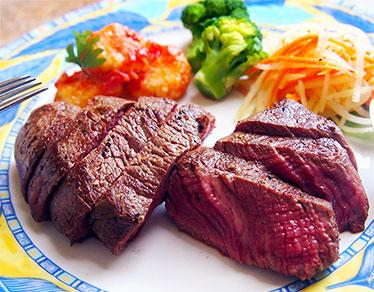 Let's enjoy delicious filet steaks at home!